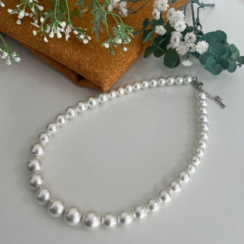 【ふるさと納税】コットンパール「ホワイト」シンプルショートネックレス(金具シルバー)　|| コットンパールホワイト シンプル ショート ネックレス 金具シルバー ホワイト 結婚式 二次会 パーティー 入学式 卒業式 華やか カジュアル 日本製 真珠 デザイン 国産 上品