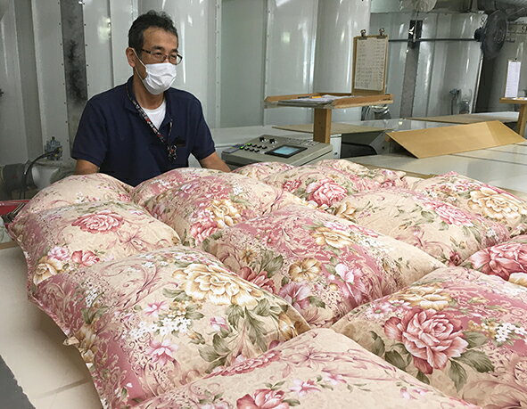 【ふるさと納税】【ダブル】羽毛布団 トゥール ピンク 190cm×210cm (羽毛ふとん) 羽毛 ダウン 羽毛布団 羽毛ふとん 掛け布団 北欧デザイン 綿100% ホワイトグースダウン [2]