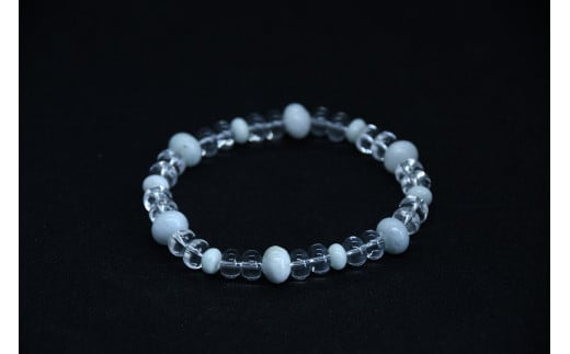 【ふるさと納税】 水晶手摺り平玉糸魚川ヒスイ仕立ブレスレット