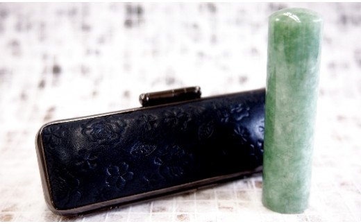 【ふるさと納税】[翡翠］女性の方にお勧め印鑑13.5mm花柄イタリアンレザ印鑑ケース付き[5839-1453]　【民芸品・工芸品・民芸品・工芸品】　お届け：順次発送予定