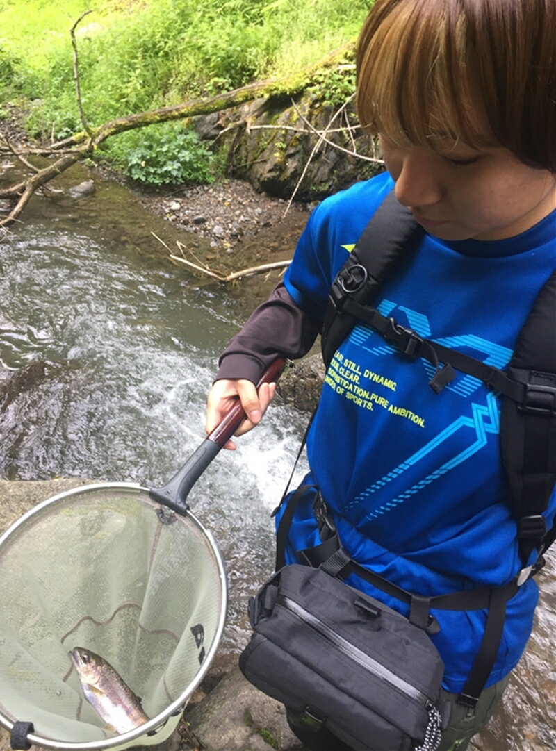 【ふるさと納税】囲炉裏付き古民家に泊まり、ベテラン釣り師と渓流釣りに挑戦！【 旅行 体験・チケット 山梨県 早川町 】