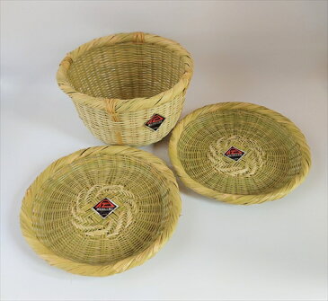 【ふるさと納税】富士北麓 ”勝山” スズ竹細工 伝統工芸品 「小皿2枚+米研ぎザル小(3合)」セット|キッチン 調理 用具 グッズ 用品 ざる ザル 下ごしらえ 日本製 富士山 山梨県