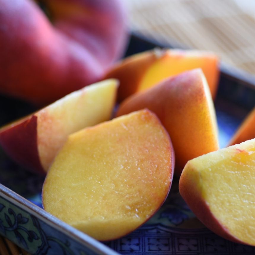 【ふるさと納税】【2026先行予約】 桃 蟠桃 ( ばんとう ) 1.5kg 箱入り | 幻の桃 不老 長寿 美容 希少 高級 もも 甘い 人気上昇中 楊貴妃 果物 くだもの フルーツ 長野県 飯田市 信州