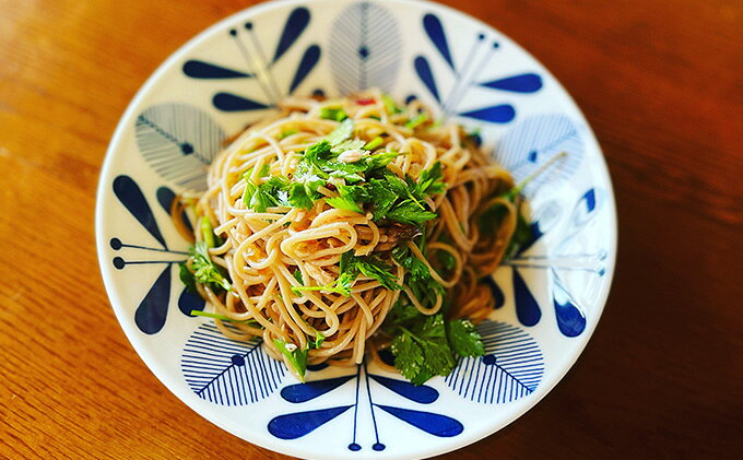 【ふるさと納税】グルテンフリー 無農薬自然栽培米使用 玄米麺 12個セット 麺類 ライスヌードル 小麦不使用 コシが強い モチモチ 中細麺 ほぐれやすい 添加物不使用 米粉麺 f202088-komoro-10001126 長野県小諸市 サンプル画像3