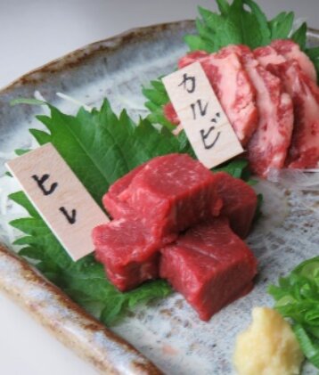 【ふるさと納税】【こだわり馬刺し】ヒレ・カルビ『食べ比べセット』 馬肉 お肉 ジビエ 詰め合わせ f202100-komagane-10000393 長野県駒ヶ根市 サンプル画像3