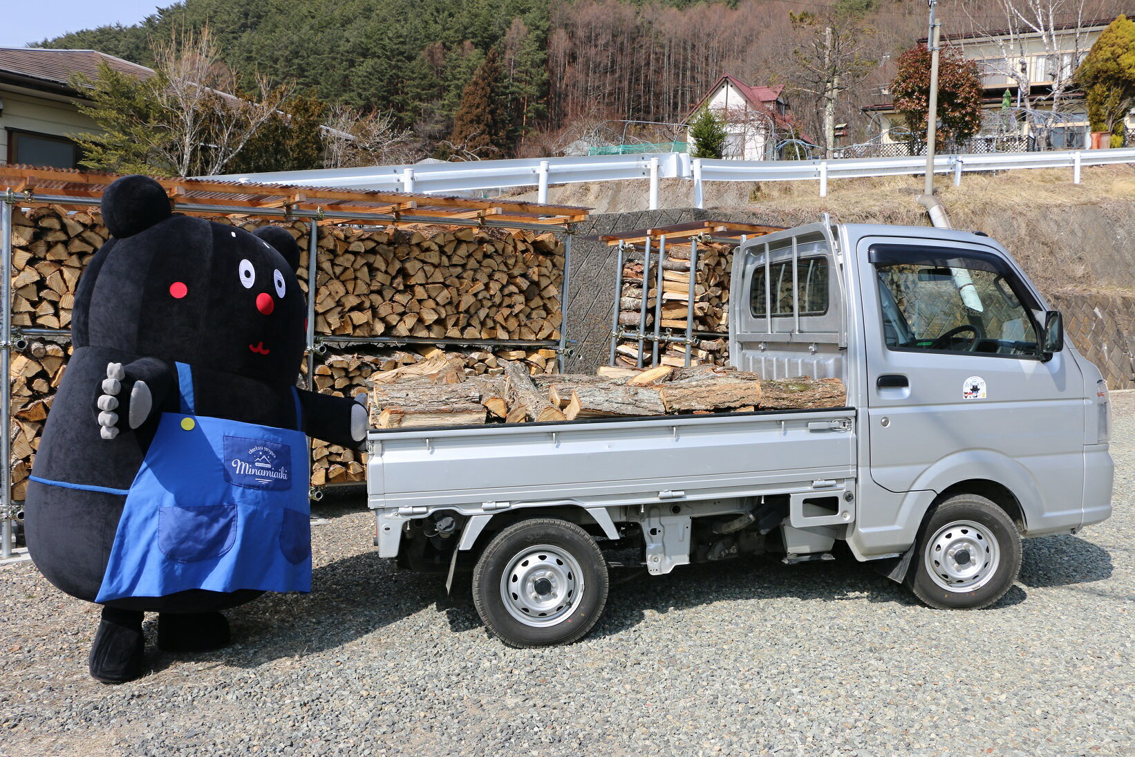 南相木村の薪『カラマツ』(1立米、軽トラック1台分)〜片道100キロ圏内、軽トラックで直接配達〜 ※令和5年11月に割った薪です