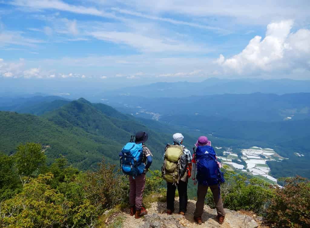 南相木村の自然体験(5万円分利用券)[森林浴&渓流探索、滝巡り山菜採り、野生きのこ探索、キャンプ体験、スノーシュー、トレッキング、本格的な登山、焚き火で珈琲タイム、燻製作り、薪割り体験、焚火体験、ピザ焼き等]