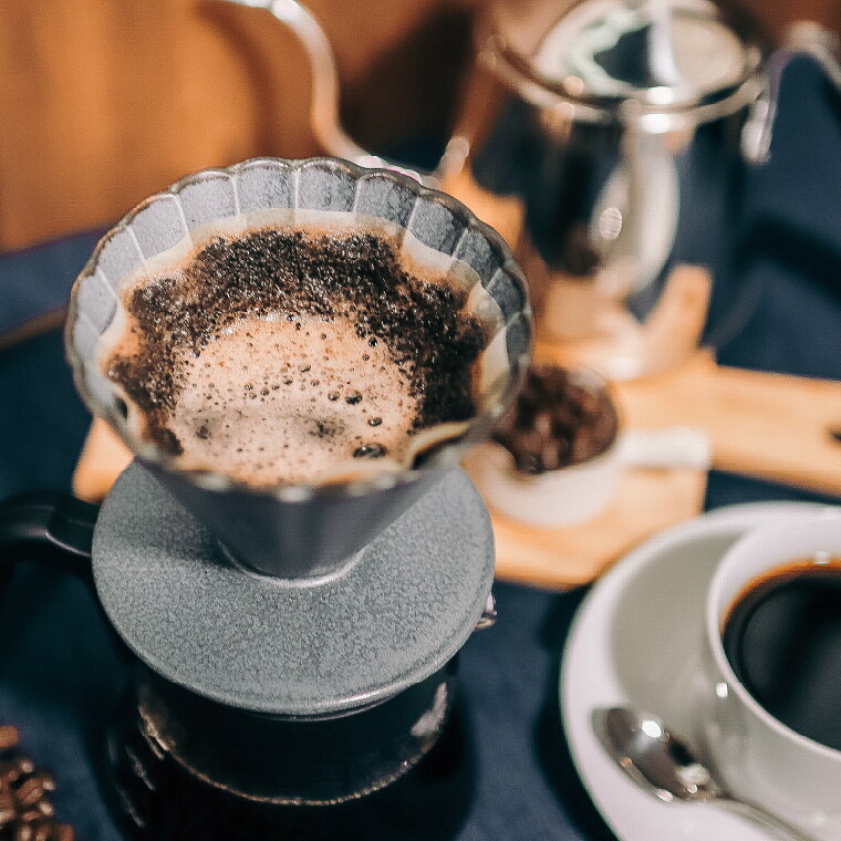 【ふるさと納税】コーヒー豆　イタリアンブレンド　200g （約20杯分） ＆ パウンドケーキ　3個×2種類（6個）　＜詰め合わせ＞　〜 カフェ・アダチ 自家焙煎 珈琲 コーヒー 豆 （粉にもできます） ドリンク 飲料 お菓子 焼き菓子 焼菓子 ケーキ カフェアダチ f212059-seki-10004361 岐阜県関市 サンプル画像3