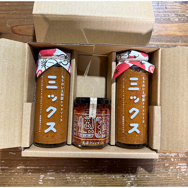 【ふるさと納税】大辛ファイヤー！レギュラー1本＆特製トマトソース・ミックス2本 ギフトセット 中津川市 加子母 大辛ファイヤー もりのいえのトマトソース 激辛ソース トマトソース 唐辛子 にんにく スパイス スパイシー ソース 料理ソース ギフトセット F4N-1852