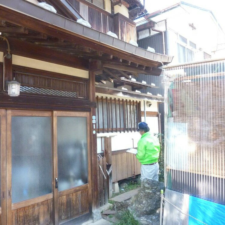 商品説明名称空き家調査商品詳細 空き家となっている住宅や倉庫等について、建物の現状や、敷地・庭の状態などを調査し、報告書を作成して郵送します。 ご要望により、小修繕や補修・草刈り・庭木の剪定などをお引き受けいたします。（別途、費用が必要となります。お見積りします。） 空き家の適正な管理を希望される方にお勧めです。 寄付完了後、返礼品事業者より直接寄付者の方へご連絡致します。 内容空き家調査　1回 ※返礼品事業者へ空き家の住所等をお伝えください。取扱事業者公益社団法人　飛騨市シルバー人材センター岐阜県飛騨市 ------------------------------------------------- ・ふるさと納税よくある質問はこちら ・寄附申込みのキャンセル、返礼品の変更・返品はできません。あらかじめご了承ください。「ふるさと納税」寄付金は、下記の事業を推進する資金として活用してまいります。 寄付を希望される皆さまの想いでお選びください。 入金確認後、注文内容確認画面の【注文者情報】に記載の住所にお送りいたします。 ワンストップ特例申請書は、入金確認後（寄附証明書と同封）年末年始を除く30日以内に住民票住所へお送りいたします。 ご記入後下記宛先へ返送ください。