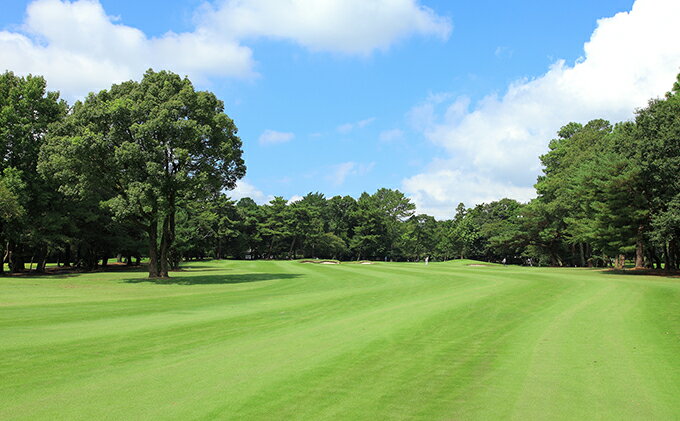 【ふるさと納税】土日プレー招待券（お一組様） ゴルフ場利用権