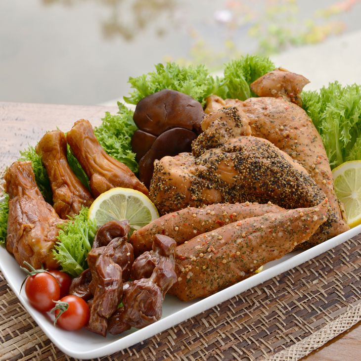 【ふるさと納税】太陽チキンスモーク バラエティーセット(6種類入り)人気のスモークチキンを一箱にたくさん詰めてお届け!◆