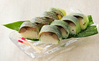 【ふるさと納税】【山椒香る炙り鯖1枚半使った料亭の本格鯖寿司(バッテラ昆布)】【お寿司・焼き鯖寿司・サバ・寿司】