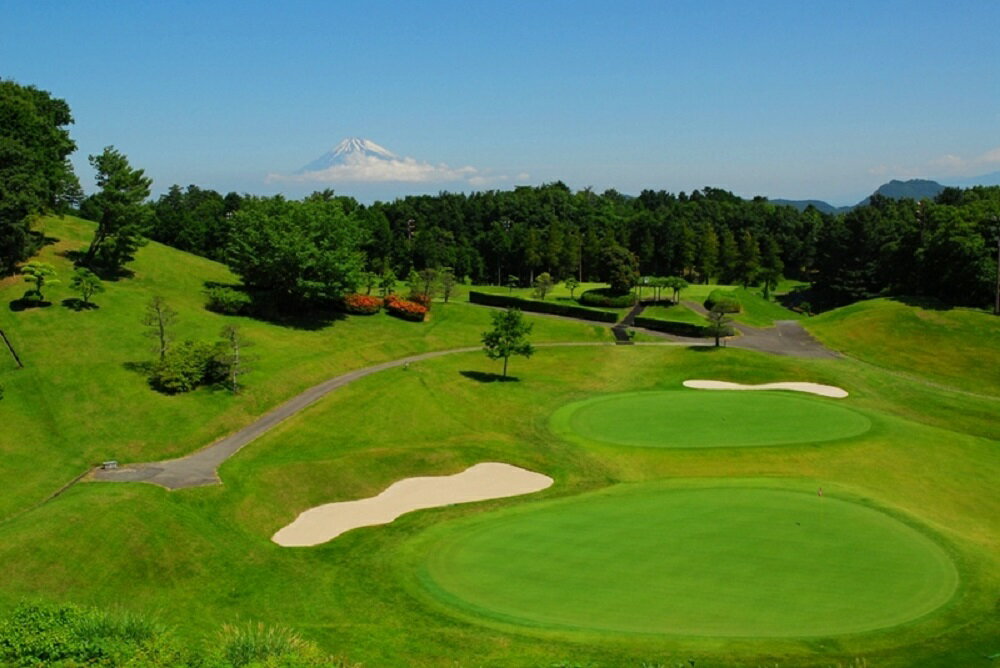 【ふるさと納税】 ゴルフプレー券 2名様 18ホール (選べる / 平日 または 土曜) ラフォーレ修善寺&カントリークラブ / ゴルフプレー 体験 ゴルフコース プレイ チケット 利用券 クーポン券 静岡県 伊豆市