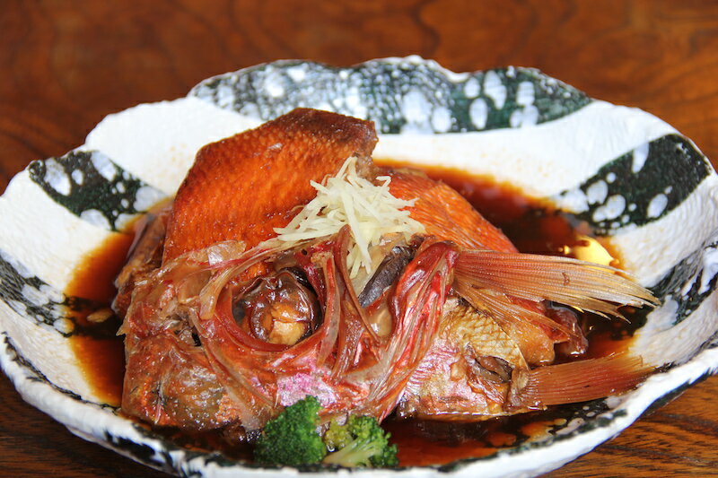 【ふるさと納税】金目鯛煮付けとあら汁セット 金目鯛 あら汁 金目鯛 まるごと 煮付け 真空パック 詰め合わせ セット お中元 贈答用 ギフト用 冷凍 送料無料 南伊豆 カマ 干物