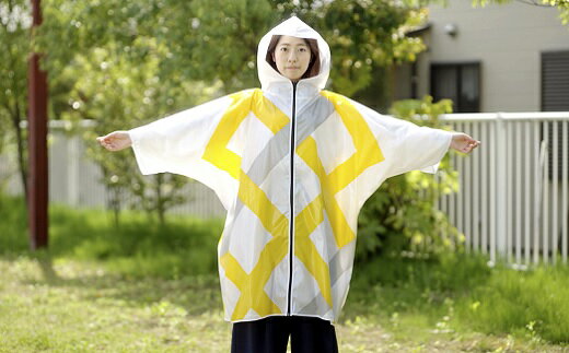 日常時はウォールポケット、災害時にはリュック、ポンチョに使える『MAGIC TARPAULIN 魔法のポケット』(日本製)