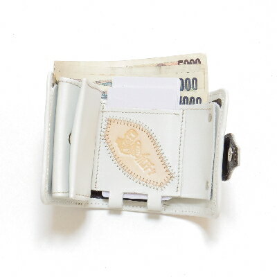 【ふるさと納税】3つ折り財布 革のパッチワーク お札も小銭も入る「コロンとした小さなお財布」白色【1210102】