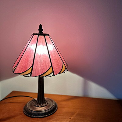 10位! 口コミ数「0件」評価「0」Nijiiro Lamp のステンドグラスのテーブルランプ カトレア ピンク【1425948】