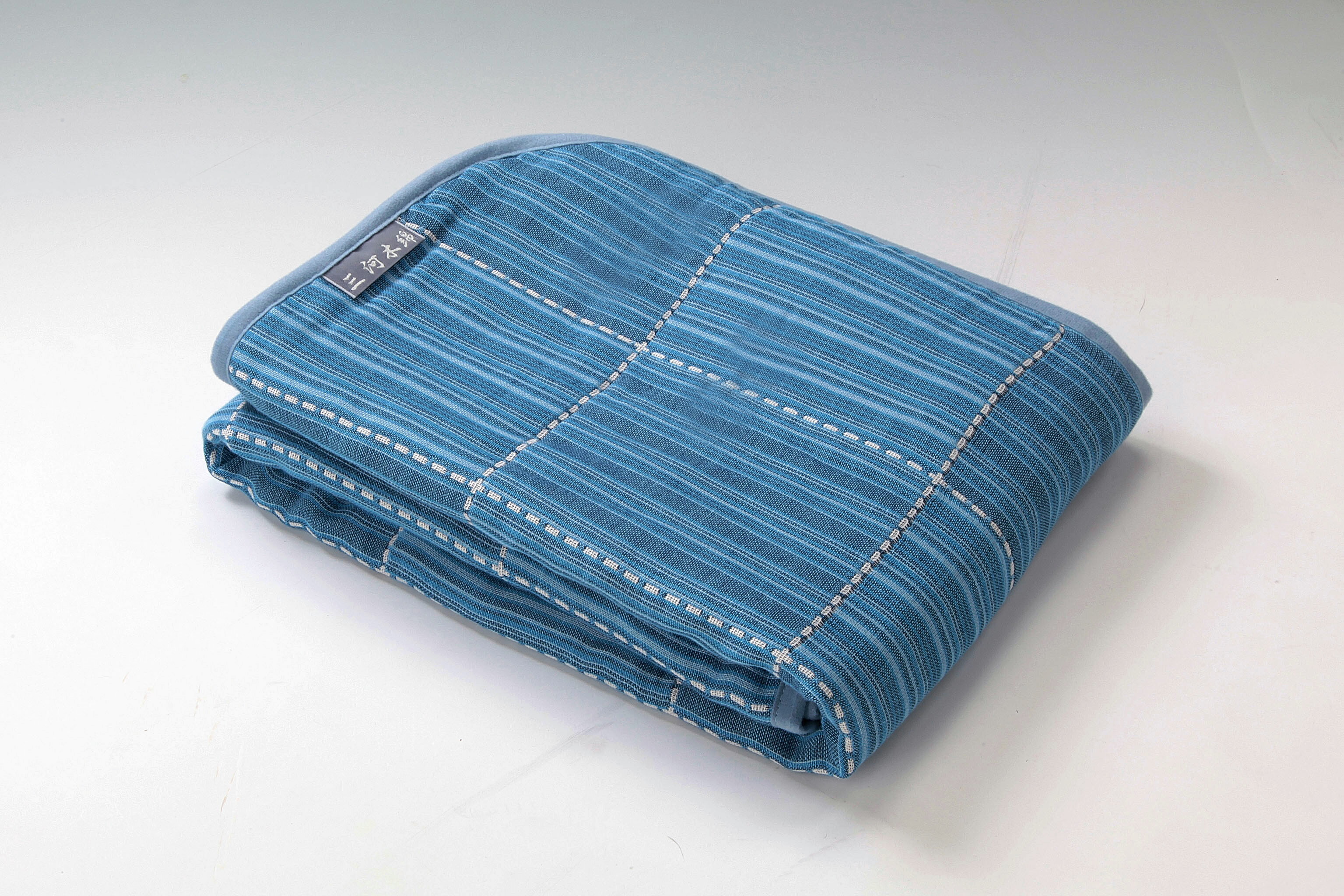 【ふるさと納税】G0053【洗えば洗うほど気持ちいい！】三河木綿 6重 ガーゼハーフケット 綿100％ コットン 蒲郡 天然素材 ベビー お昼寝 掛布団 ふとん ブルー 寝具 日本製 通気性 保温性 さわやか 蒸し暑い タオルケット 上質 ふんわり ずれない 5重 8重 3重 オールシーズン