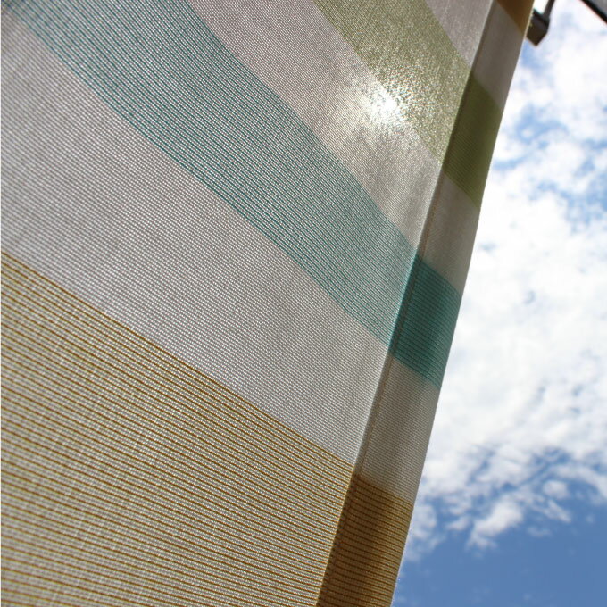 【ふるさと納税】G0300 イチオリシェード ihana 日よけ サンシェード 北欧カラー おしゃれ 遮光 アウトドア シェード　日本製　 屋外用 巾175×丈195cm サンシェード マンション　ベランダ 窓　目隠し オーニングに 愛知県　蒲郡市 イハナ