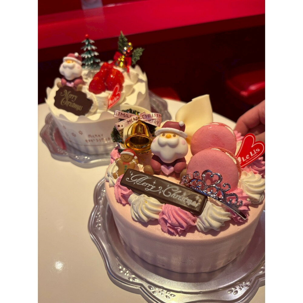 【ふるさと納税】【Le Lis】クリスマスケーキ＜ピンクのデコレーション＞♪とびっきり可愛い芸術デコレーションケーキ5号（4～6名様分）【冷凍でお届け・冷蔵解凍】