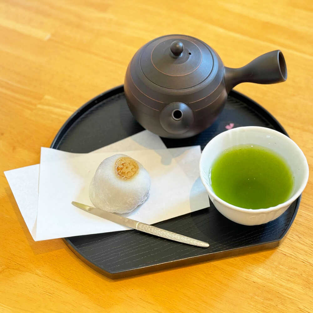 【ふるさと納税】れんこん大福10個入り 菓子 和菓子 大福 愛西市 / 茶菓専科ひなた[AECO003-2]
