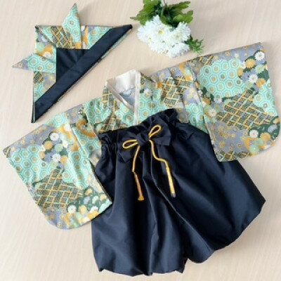 【ふるさと納税】60‐70size　ベビー袴とかぶれる布兜のセット(雲取り文様×黒色の袴)【1685982】