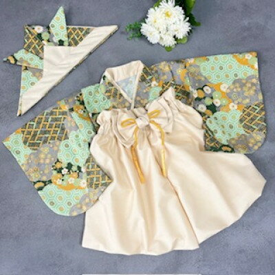 【ふるさと納税】60‐70size　ベビー袴とかぶれる布兜のセット(雲取り文様×ベージュの袴)【1685987】