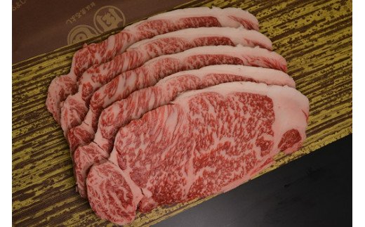 ステーキ用のお肉の部位として有名で、松阪牛の中では最高の品質です。 昔、この部位のステーキを食べた国王があまりの美味しさにこの肉にサー（貴族の称号）を授けたほどです。 やわらかく甘みがあり、ジューシーな霜降りが特徴です。 ※伊勢市内の牧場で生産された松阪牛です。 名称 松阪牛ステーキ（サーロイン）1,000g（200g×5枚） 内容量 松阪牛ステーキ（1,000g） ・牛脂 ・パンフレット「美味しいお肉の召し上がり方」 ・松阪牛個体識別番号付き 賞味期限 加工日から30日 保存方法 冷凍 事業者 株式会社まるよし ・ふるさと納税よくある質問はこちら ・寄付申込みのキャンセル、返礼品の変更・返品はできません。あらかじめご了承ください。「ふるさと納税」寄付金は、下記の事業を推進する資金として活用してまいります。 寄付を希望される皆さまの想いでお選びください。 子どもを産み育てやすい環境づくり 超高齢社会への対応 地域のつながりの再生 集約型都市構造の促進と公共交通体系の整備 選ばれるまちづくり 自然災害への備え 有形・無形の歴史的・文化的資産の継承と活用 市立伊勢総合病院の充実 育英基金 新型コロナウイルス感染症対策 市政全般（特に指定しない） 特段のご希望がなければ、市政全般に活用いたします。 入金確認後、注文内容確認画面の【注文者情報】に記載の住所にお送りいたします。 発送の時期は、寄付確認後30日以内を目途に、お礼の特産品とは別にお送りいたします。