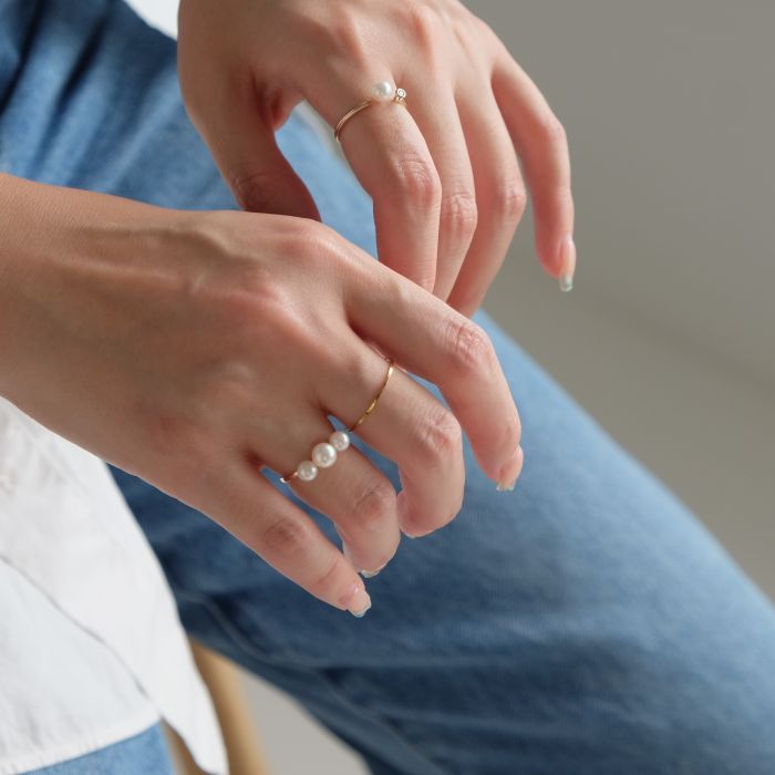 【ふるさと納税】1881〈Emi〉3粒あこやパールリング GEKKOU【K10】#8　LAT34°N　三重県　伊勢市　伊勢志摩　あこや真珠　パールジュエリー　真珠指輪　三連あこや真珠　真珠ピアス　高品質真珠　熟練職人　日本製アクセサリー　パール3粒　K10　K18