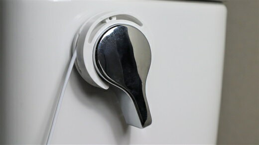 【ふるさと納税】トイレのレバーにさわらず流す「FUMITEKO／フミテコ」洗浄 レバー 非接触 工事不要 取り付け リフォーム 簡単　ユニバーサルデザイン 足踏みペダル 清潔 東海樹脂加工