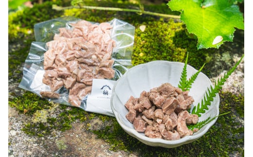 【ふるさと納税】【犬用】ボイル鹿肉 100g × 3袋セット｜ペット フード ウェット ソフト シニア ドッグ 餌 ジビエ シカ 小分け ふるさと納税 YZ-f-2 f242098-owase-10001319 三重県尾鷲市 サンプル画像2