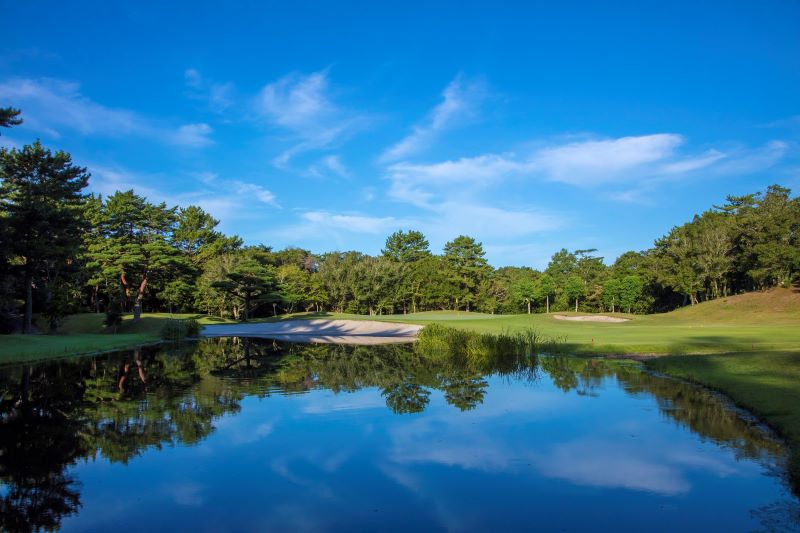 【ふるさと納税】 近鉄 賢島 カンツリークラブ【夏・冬】全日共通 ゴルフ プレー券 ゴルフ場 チケット 人気 おすすめ 伊勢 志摩市 三重県 近畿 東海 ゴルフクラブ ゴルフボール スポーツ アウトドア 父の日 5万円以下 GOLF