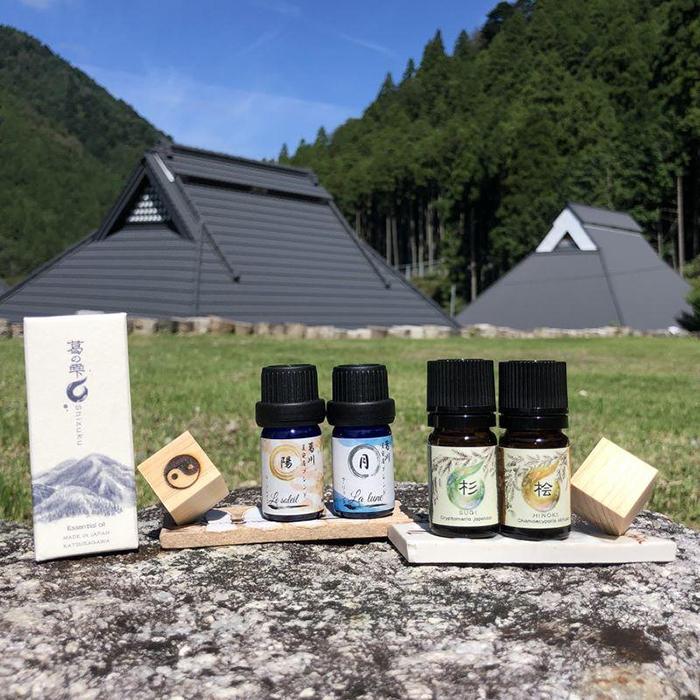 大津市産和精油『特別極めたアロマオイル4種セット』杉&桧精油 各5ml、ブレンドオイル『月』、『陽』各5ml | アロマオイル リラクセーション セット 国産 コスメ 美容 リラックス アロマセラピー ギフト プレゼント 日用品 雑貨 葛の雫-Shizuku- 滋賀 大津