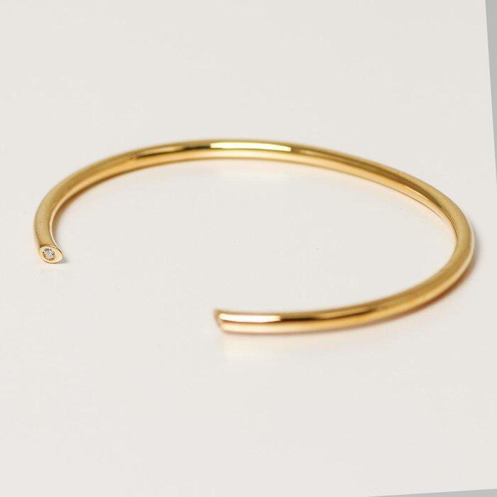 【ふるさと納税】【K10イエローゴールドバングル】ダイヤモンド2粒が密かに輝く 遊び心ある大人アクセサリー 人気カラー K10-B005 / 金 ゴールド ダイ...