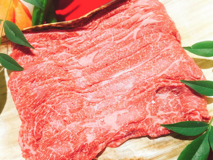 【4等級以上】黒毛和牛 近江牛 モモ すきやき・しゃぶしゃぶ用【300g】【牛肉】【牛】【A4】【A5】【すき焼き】【赤身】【国産】