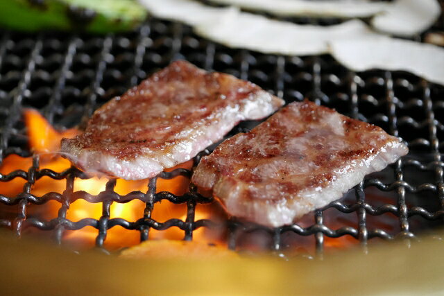 【ふるさと納税】 【近江牛 赤身・カルビ焼肉セット(1kg)】 肉 牛肉 ブランド牛 三大和牛 和牛 黒毛和牛 国産 バーベキュー 贈り物 ギフト プレゼント 冷凍 滋賀県 竜王 f253847-ryuo-10000907 滋賀県竜王町 サンプル画像3