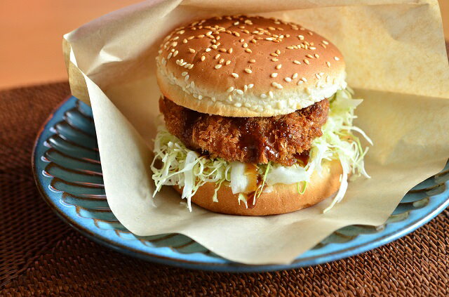【ふるさと納税】 【近江牛 ハンバーグカツ 10個】 肉 牛肉 ハンバーグ カツ 冷凍ブランド牛 三大和牛 和牛 黒毛和牛 冷凍食品 お弁当 おかず お惣菜 産地直送 滋賀県 竜王