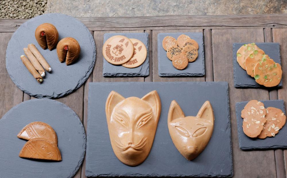 【ふるさと納税】【おせんの里松屋】元祖 稲荷せんべい・自家製玉子せんべい詰め合わせ ［ 京都 伏見稲荷 稲荷 煎餅 きつね きつねせんべい 卵せんべい お土産店 大容量 人気 おすすめ スイーツ 和菓子 たっぷり 大満足 送料無料 ふるさと納税 ］