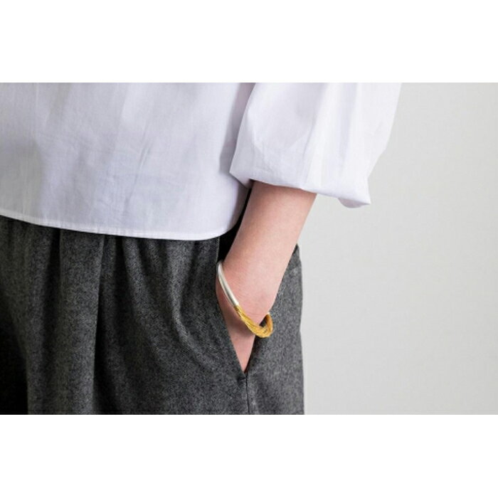 【ふるさと納税】【寺島保太良商店】絲 tabane ブレスレット[ 京都 工芸ブランド 絹素材 手作り 腕飾り 人気 おすすめ アクセサリー 上品 軽やか ギフ...