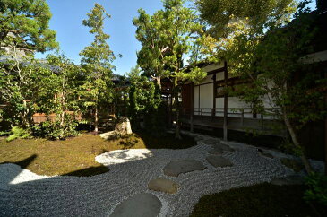 【ふるさと納税】「離れ」にのうみ宿泊券（平日／4人用） 京都・亀岡　明智光秀の城下町で古民家ステイ／アレックス・カー監修