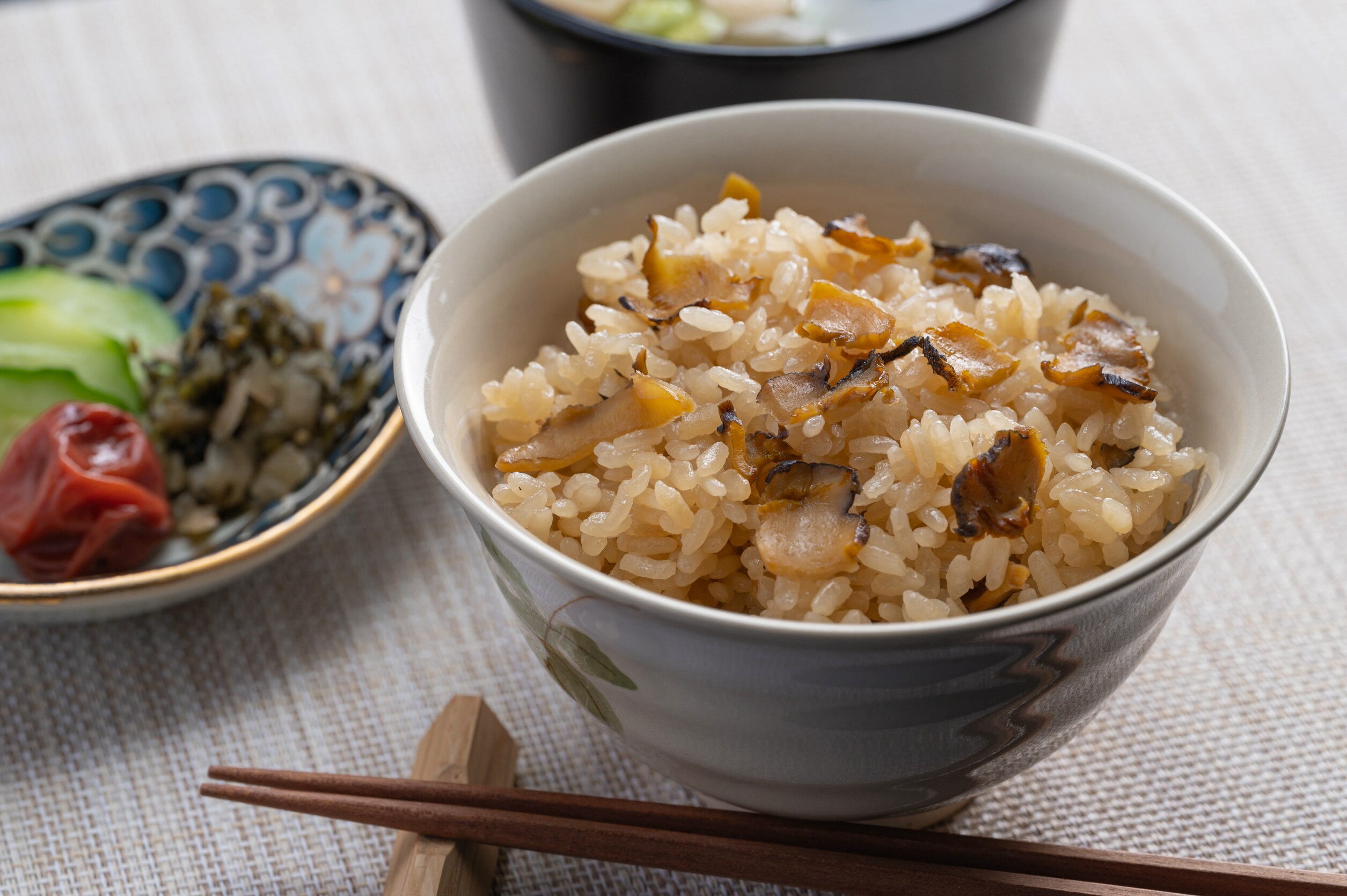 サザエがたっぷり！ サザエご飯の素 3合炊用 3袋セット 炊き込みご飯の素 国産 京丹後産天然サザエ使用 さざえ 蠑螺 日本海 京都 貝類 朝ごはん 朝食 食卓 小分け 小袋 冷凍 送料無料