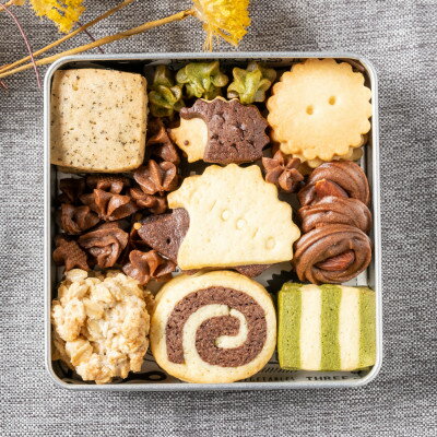 幸せを運ぶハリネズミクッキー缶*発酵バターと米油使用*