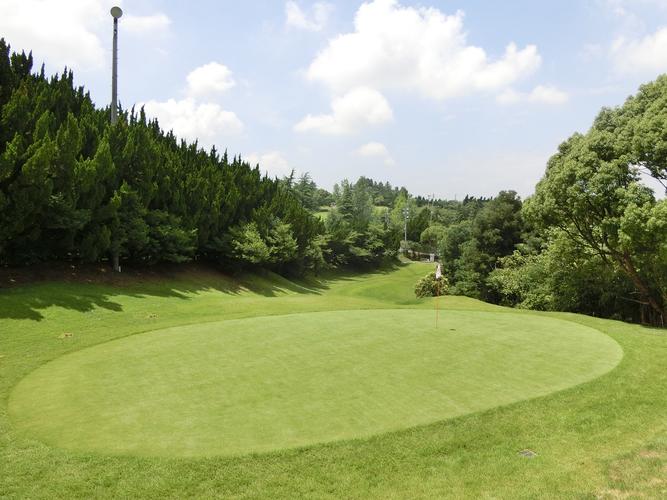 【ふるさと納税】天野山パブリックゴルフ場　平日プレー券　2名様