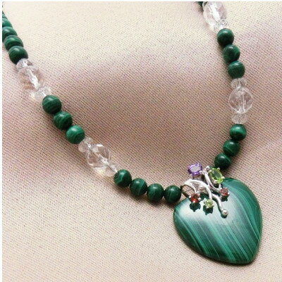 マラカイトのハート型宝石ネックレス[配送不可地域:沖縄県]