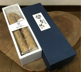 商品説明 謝礼品説明文 大阪府内唯一の自然薯栽培専門農家・岩崎則重が丹精込めて栽培した本物の自然薯です。 味、香り、そして粘りは最高級の逸品です。 2020年3月に、関西テレビ「よーいドン！」で紹介されました！ぜひご賞味ください。 ※こちらは、12月頃から2月末までの限定商品のため、期間外のお申込は事前予約制となります。なお、12月頃から順次発送いたしますので、あらかじめご了承ください。 関連キーワード　自然薯　じねんじょ　大阪自然薯　とろろ　土の輝き　野菜　山菜　地場産　食品　農産物 名称 大阪自然薯「土の輝き」紫紺の箱入り(600g) 内容量 大阪自然薯「土の輝き」紫紺の箱入り(600g) 原材料名 自然薯（大阪府産） 製造者 株式会社いわさきファーム ・ふるさと納税よくある質問はこちら ・寄付申込みのキャンセル、返礼品の変更・返品はできません。あらかじめご了承ください。「ふるさと納税」寄附金は、下記の事業を推進する財源として活用してまいります。 寄附を希望される皆さまの想いでお選びください。 (1) 使途を指定しない（町長お任せ） (2) 子育て・教育の充実に関する事業 (3) 健康・医療又は福祉の充実に関する事業 (4) 安心・安全なまちづくりの実現に関する事業 (5) 産業振興・地域活性化の促進に関する事業 (6) 自然環境の保全又は脱炭素社会の実現に関する事業 (7) その他（具体的に） ※使い道のご希望がある場合は、用途指定欄の下にご記入ください。