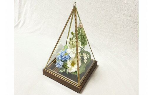 ガラスケース入りのアレンジメントフラワー(水色)(のし対応可能) インテリア 植物 お花 小物 置き物 雑貨 リビング モダン 仏花 ガラス容器 掃除 簡単 タッセル 取り外し可 飾り 御供 贈り物