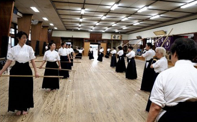 【ふるさと納税】修武館で体験　古流なぎなた天道流(90分) 体験チケット f282073-itami-10000147 兵庫県伊丹市 サンプル画像3