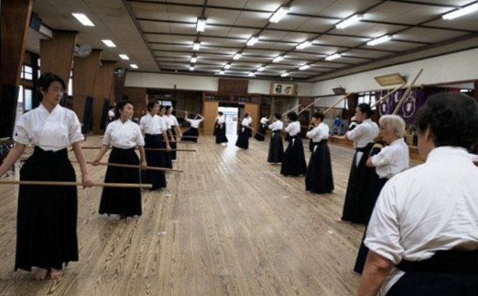 【ふるさと納税】修武館で体験　なぎなた・天道流(薙刀)6ヶ月体験入館 体験チケット f282073-itami-10000148 兵庫県伊丹市 サンプル画像3