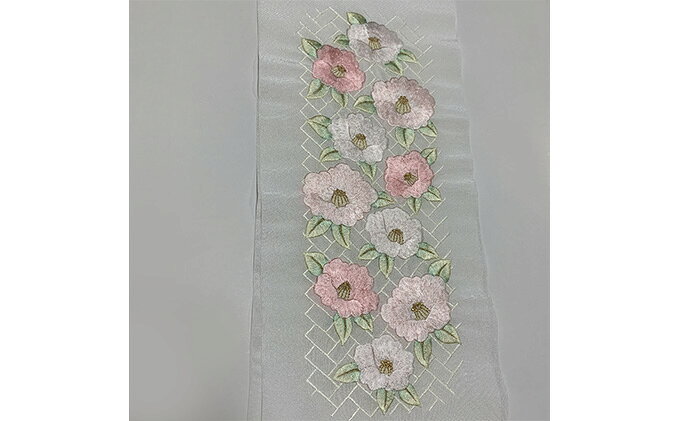 【ふるさと納税】半衿　半襟　ピンクの椿柄　刺繍 和装 民芸品 工芸品 伝統技術 篠原縫製　お届け：ご入金確認後、約1週間ほどで発送いたします。 f282073-itami-10000178 兵庫県伊丹市 サンプル画像3